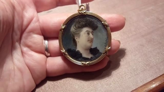 Золотой крокодил и другие драгоценности, выставленные на аукцион Ansorena. смотреть онлайн