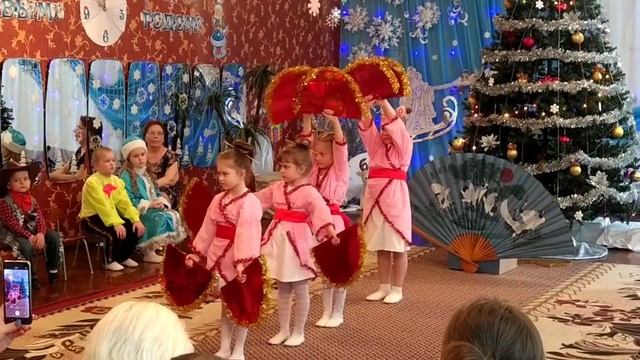 Новогодний утренник 2022 смотреть онлайн