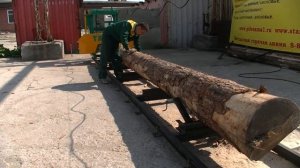 Закрепление  бревна перед распиловкой на пилораме "Тайга Т-1"