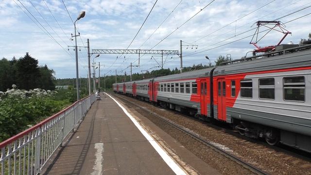 Электропоезд ЭР2Р-7049, электровоз ВЛ10У-506 смотреть онлайн