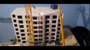 Стройка в масштабе.Модель башенного крана Potain 285b.