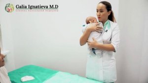 Как брать на ручки новорожденного, пока он не держит голову