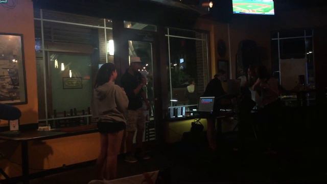 Karaoke Robert & Erica смотреть онлайн