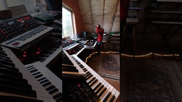 Synth Stackers // OB-6 + opsix, Pro 3 SE, Korg Prologue смотреть онлайн