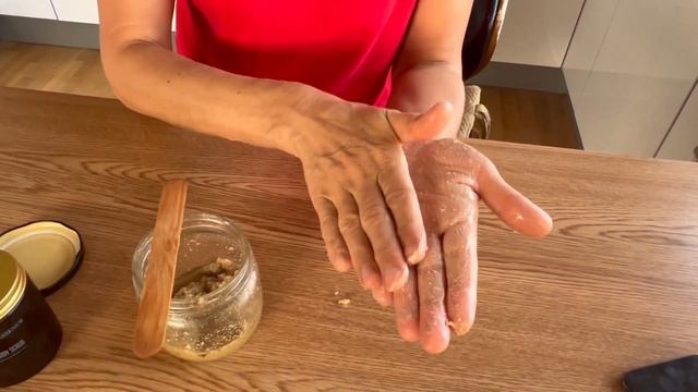 Про скраб для тела от косметики Adishakti Essence смотреть онлайн