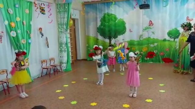 Праздник "8 марта" в младшей группе "Антошка" 04.03.2022 "Волшебные лучики" смотреть онлайн