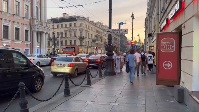 Прогулка по вечернему Питеру ! Центр СПБ. История. Дворцовая пл. Движуха на улицах. Закат на Неве. смотреть онлайн