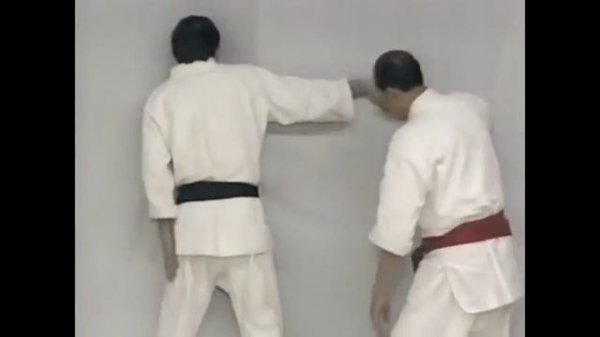 Professor Wally Jay Small Circle Jujitsu, Effective Finger Locking Techniques