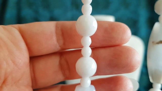 002. Бусы из агата