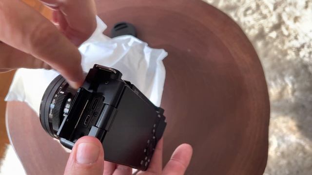 Sony ZV-E10 & Kit Lens Retail Unboxing and compare to Sony Zv-1 смотреть онлайн