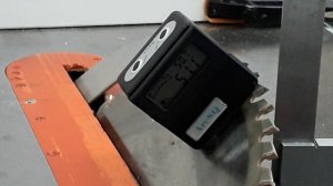 Установка угла наклона пильного диска.