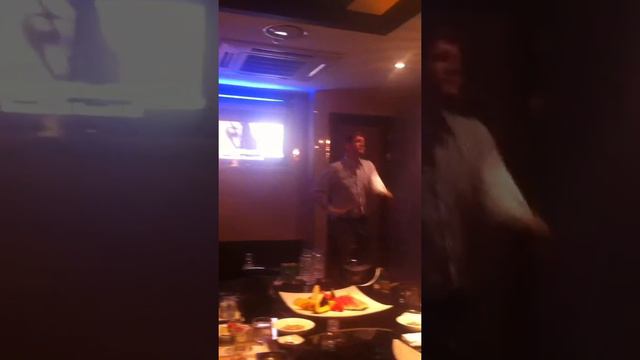 Tom Williams microphone test смотреть онлайн