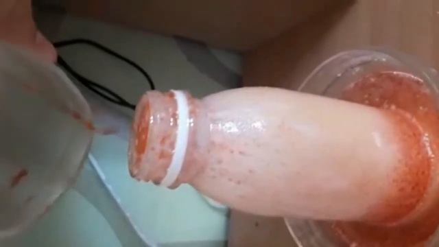 Реакция гидрокарбонат натрия+ лимонная кислота+ масло растительное+ краситель красный. смотреть онлайн