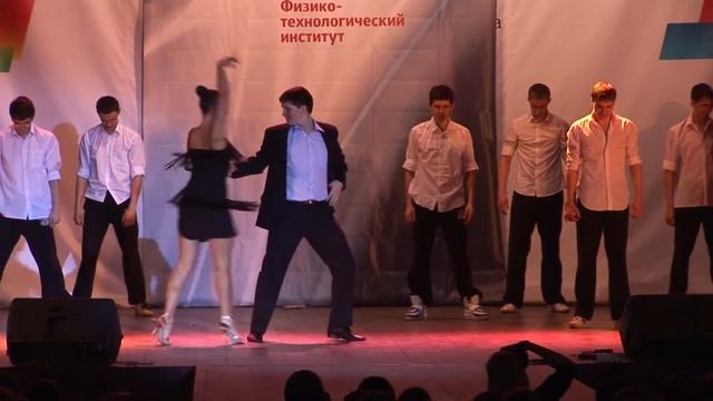 Массовый танец "Джеймс Бонд" смотреть онлайн