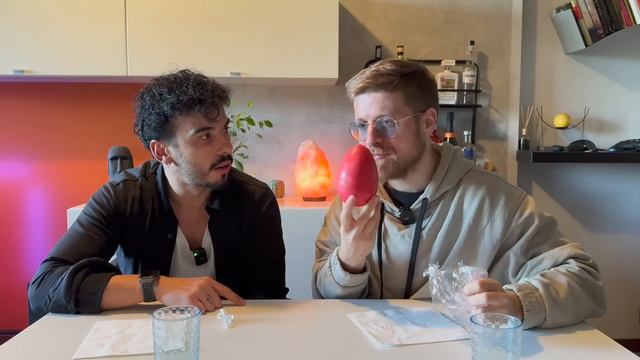 PROVIAMO L'UOVO DI PASQUA PIÙ PICCANTE DEL MONDO - QUESTA VOLTA SONO IO A STARE VERAMENTE MALE! смотреть онлайн