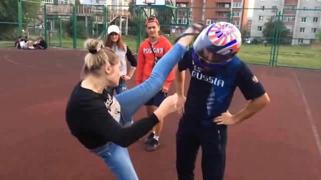 Проверяем шлем на прочность:) смотреть онлайн