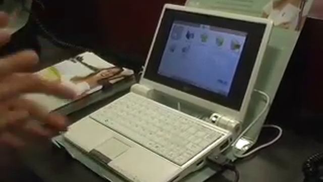 Asus EEE PC 7" Linux Notebook @ J&R смотреть онлайн