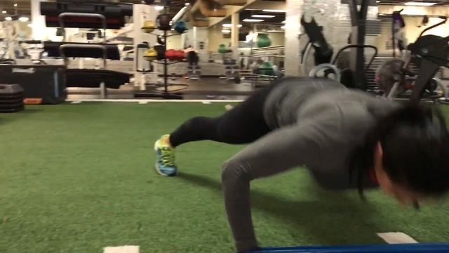 Отжимания с проходкой в сторону и резинкой смотреть онлайн