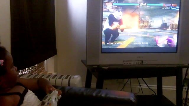 Weird Tekken 6 Characters: My 4yr Old Kicking Butt On XBox 360 with Panda! смотреть онлайн