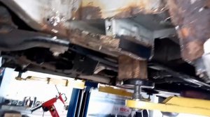 Ремонт поддомкратника Mercedes - Benz Viano AMG