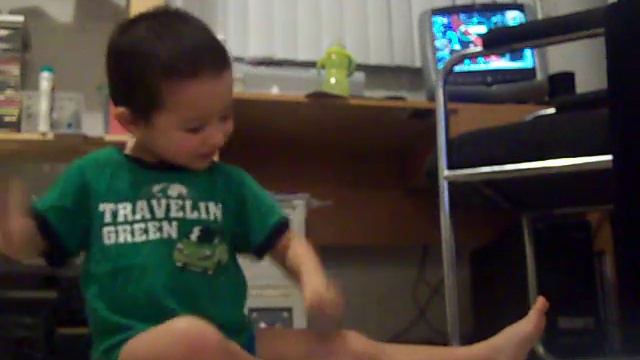 Jah Jah Playing with Underoath 2 Year Old Drummer смотреть онлайн