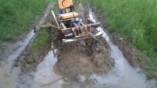 Кракин поехал на офроуд и сломался в грязи смотреть онлайн