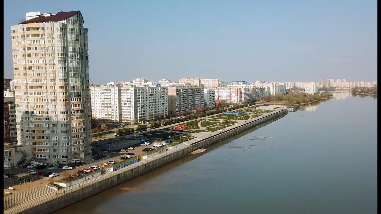 аллея на Рождественской набережной - прогулка в конце октября 2020 смотреть онлайн