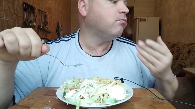 ОБЖОР Спагетти салат с майонезом и варёные яйца смотреть онлайн
