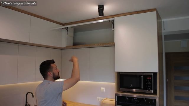 Cz 2 Montaż frontów kuchennych, zawiasów i podnośników GTV, podsumowanie / Kitchen with oak смотреть онлайн