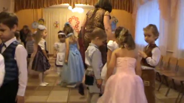 Утренник 6 марта 2014г. в детсаду 516,г.Киева смотреть онлайн