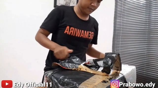 Asus In Search of Incredible X556UJ Laptop Unboxing SEKELAS ROG смотреть онлайн