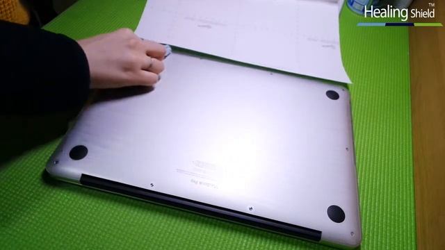 Apple Macbook Pro Retina 13 Applying AR Screen Protector By Healingshield