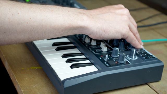 Elektron Octatrack & Arturia Microbrute Jam смотреть онлайн