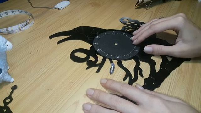 Часы с подсветкой из виниловой пластинки "Ворон" смотреть онлайн