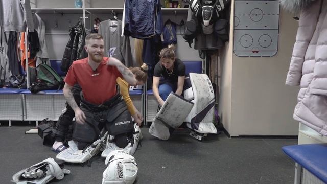 Тренируюсь с ВРАТАРЕМ СБОРНОЙ РОССИИ! смотреть онлайн