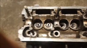 Запрессовка направляющих втулок для клапанов в головку двигателя ВАЗ 21083, практически на коленке.