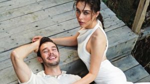 Звезды сериала Игра на удачу  Джемре Байсел и Айтач Шашмаз ответили на вопросы журнала Alem Magazin