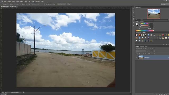 Curso Photoshop CS6 6 - aula 21(ajustar o angulo com a crop tool) смотреть онлайн