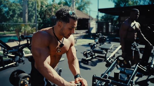 Building Huge Arms with Joshua Manoi смотреть онлайн