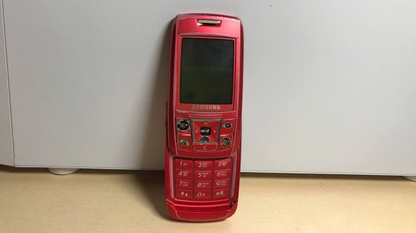 Samsung SGH-E250: Бюджетник в дизайне флагмана! ч.2