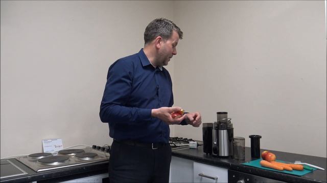 Housnat Centrifugal Juicer Review And Demonstration смотреть онлайн