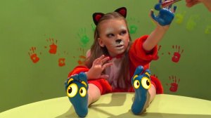 Baby Learn Colors with Foot and Hand Paint - Finger Family Song Nursery Rhymes for Kids