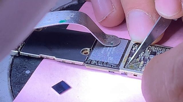 iPhone 7 с типичной неисправностью кодека смотреть онлайн