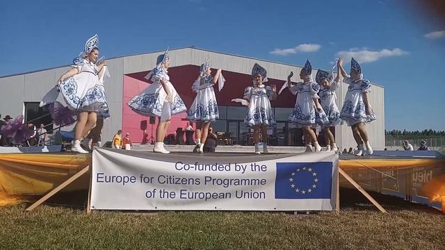 Танцевальная композиция "Гжель". Хореографический ансамбль "Мещёрочка". смотреть онлайн