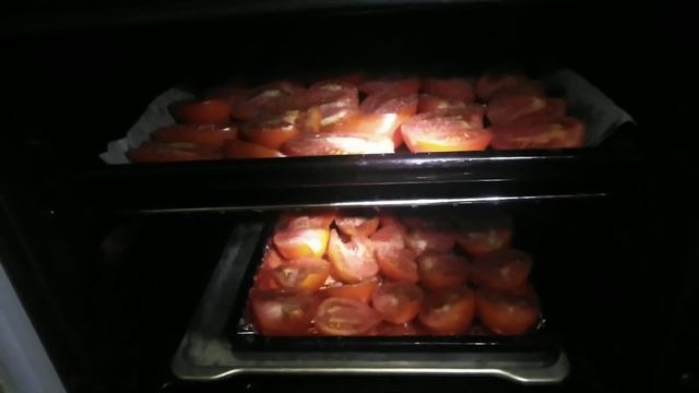 ВЯЛЕНЫЕ ТОМАТЫ ПО-ДОМАШНЕМУ В ДУХОВКЕ смотреть онлайн