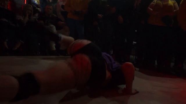 Twerk battle - часть 1 (Бар Ну, и Чё?) смотреть онлайн