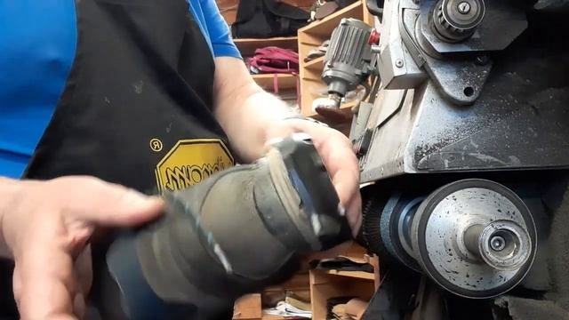 Repairing Hill Walking Boots смотреть онлайн