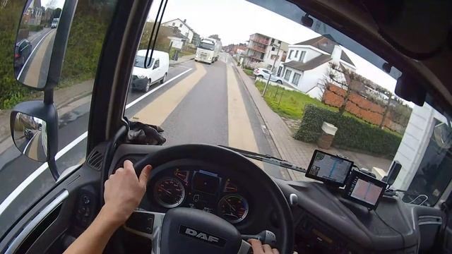 Immersive DAF XF 106 Truck Driving Experience on French Roads смотреть онлайн