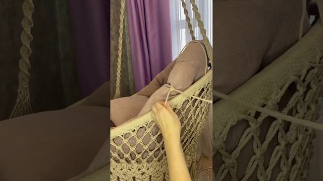 Ее еще называют «елочка», узелковая цепочка. Плетут ее из левых и правых петельных узлов. смотреть онлайн