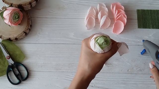 Мастер-класс ранункулюсы из гофрированной бумаги/How To Make a Crepe Paper Ranunculus смотреть онлайн